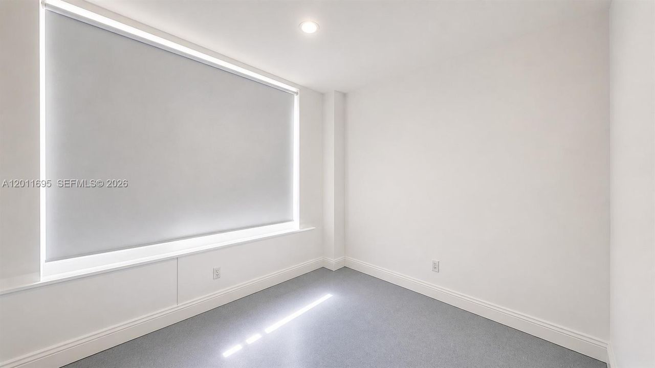 For Sale: $299,000 (2 beds, 1 baths, 836 Square Feet)