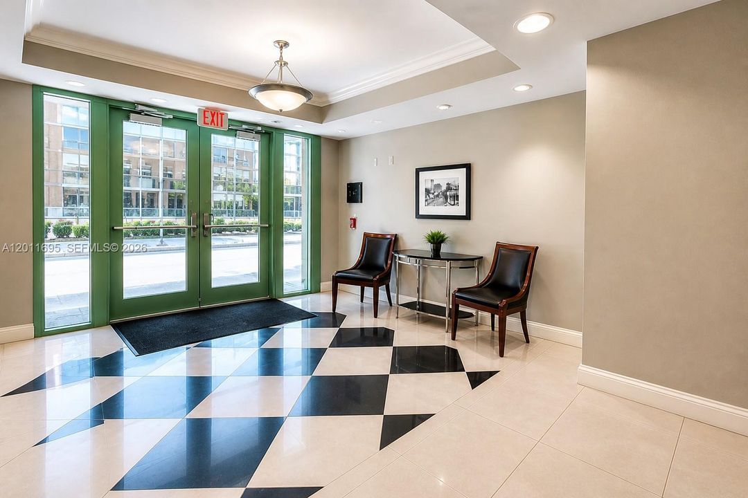 For Sale: $299,000 (2 beds, 1 baths, 836 Square Feet)