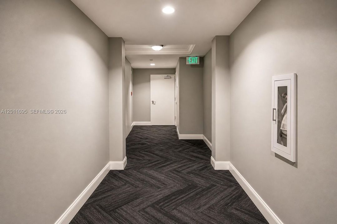 For Sale: $299,000 (2 beds, 1 baths, 836 Square Feet)