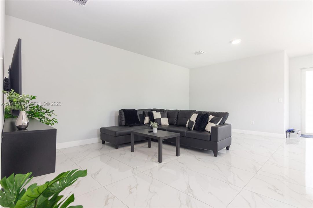 For Rent: $5,500 (4 beds, 2 baths, 2124 Square Feet)