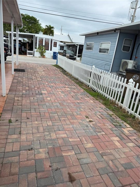 待售: $420,000 (0.12 acres)