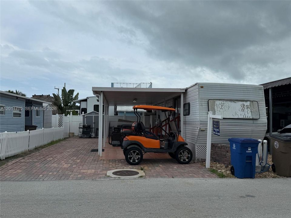 待售: $420,000 (0.12 acres)
