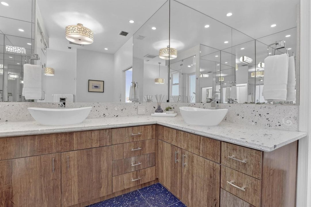 PRIMARY BATHROOM 44-web-or-mls-_A7A6113