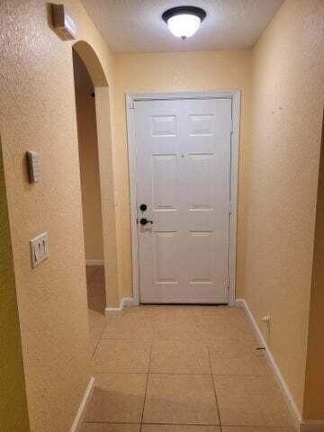 FOYER TO LR