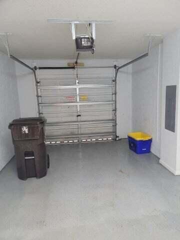 ONE CAR GARAGE