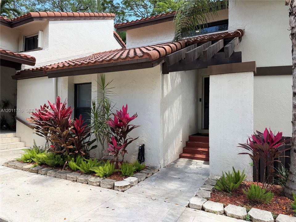 Active With Contract: $475,000 (3 beds, 2 baths, 1340 Square Feet)