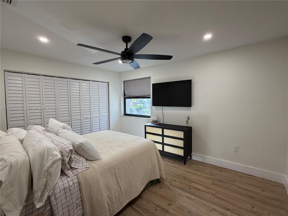 Active With Contract: $475,000 (3 beds, 2 baths, 1340 Square Feet)