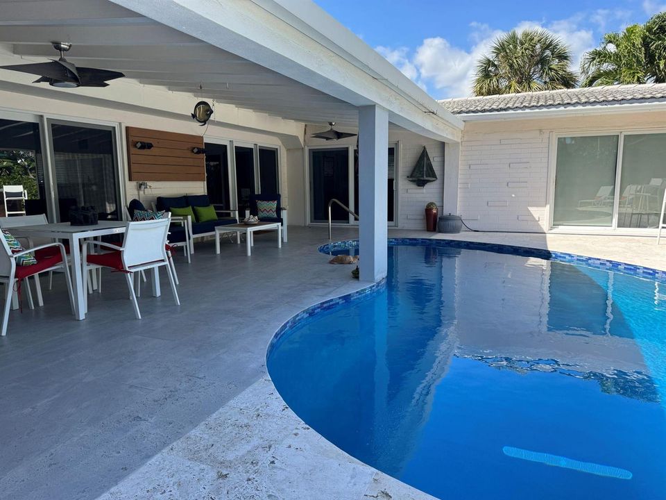 Pool/Lanai