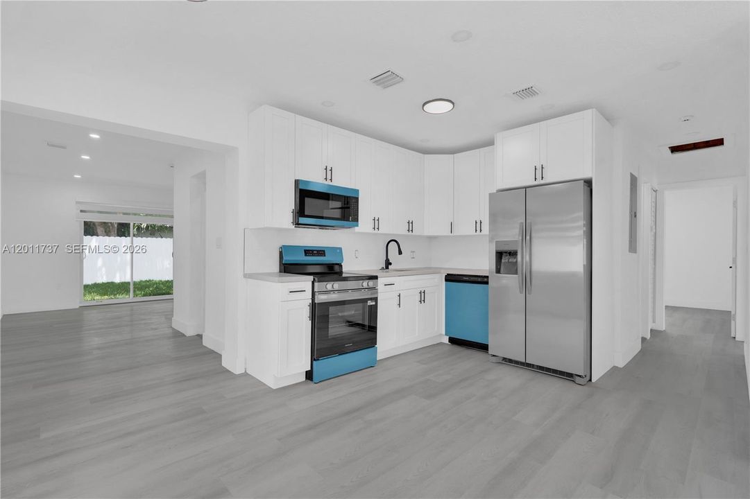 KITCHEN & DINING ROOM