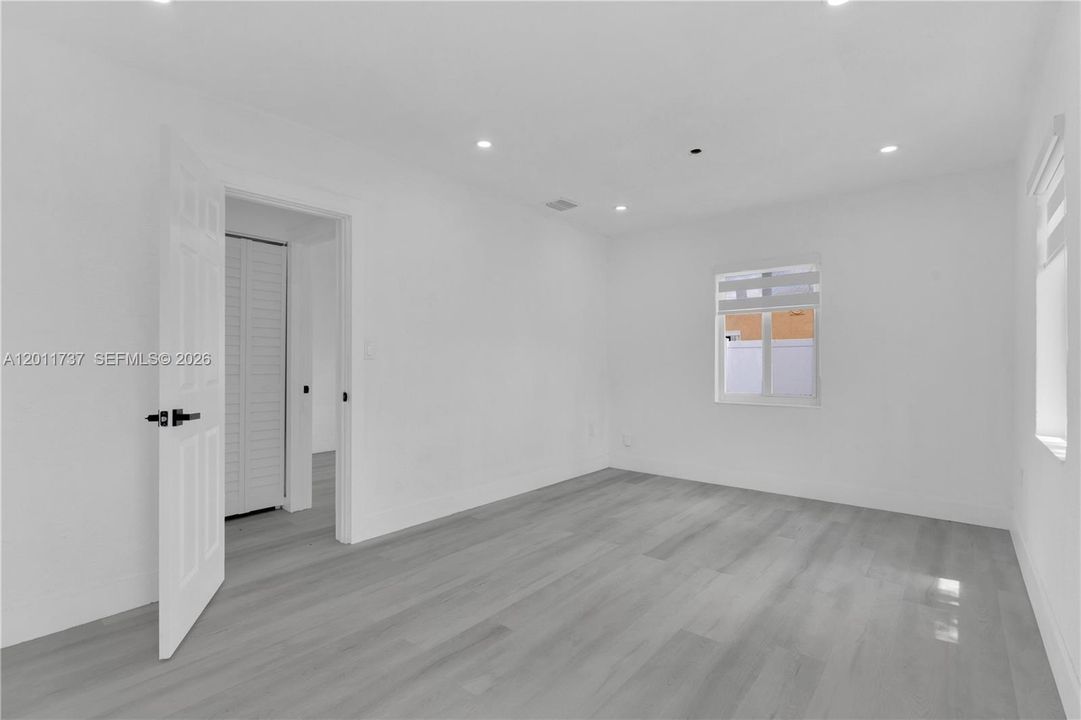JR BEDROOM