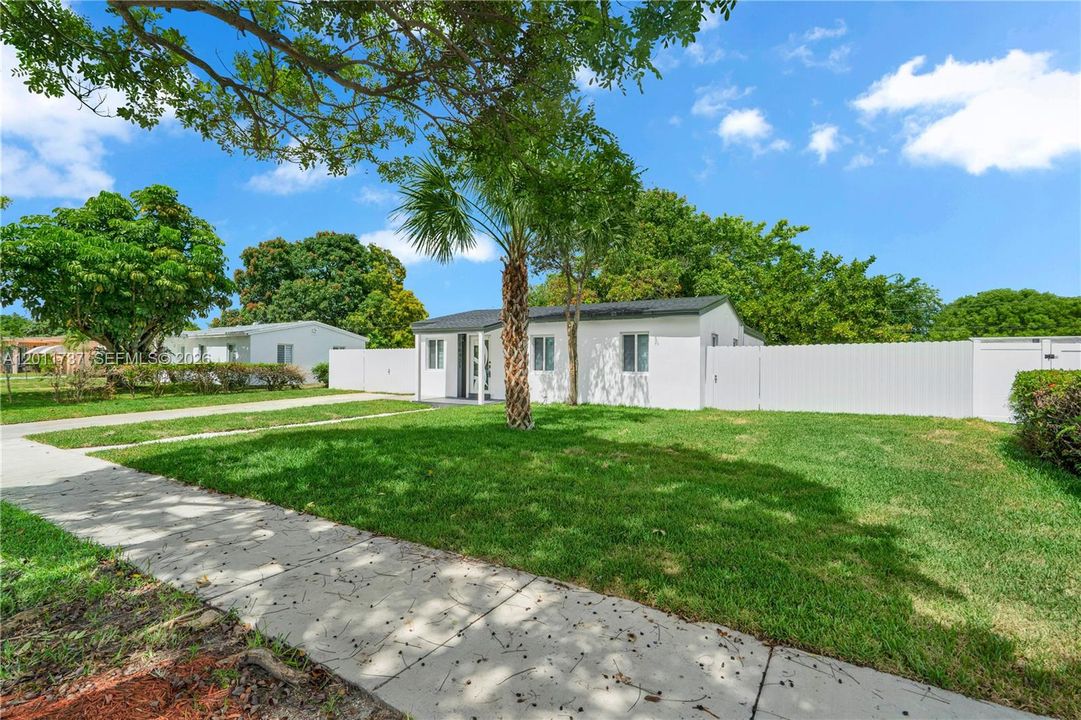 For Sale: $574,900 (3 beds, 3 baths, 1505 Square Feet)