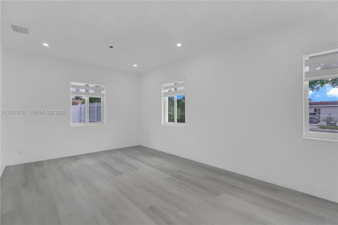 JR BEDROOM
