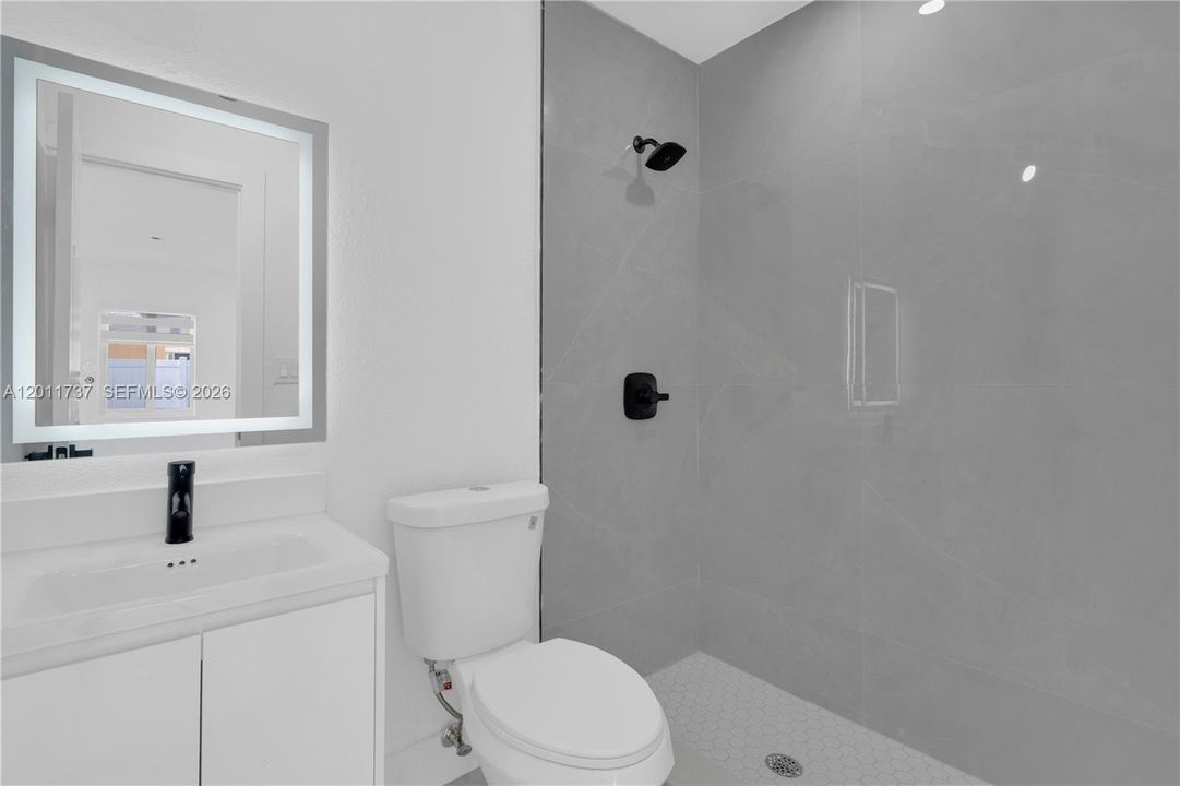 JR MASTER BATHROOM
