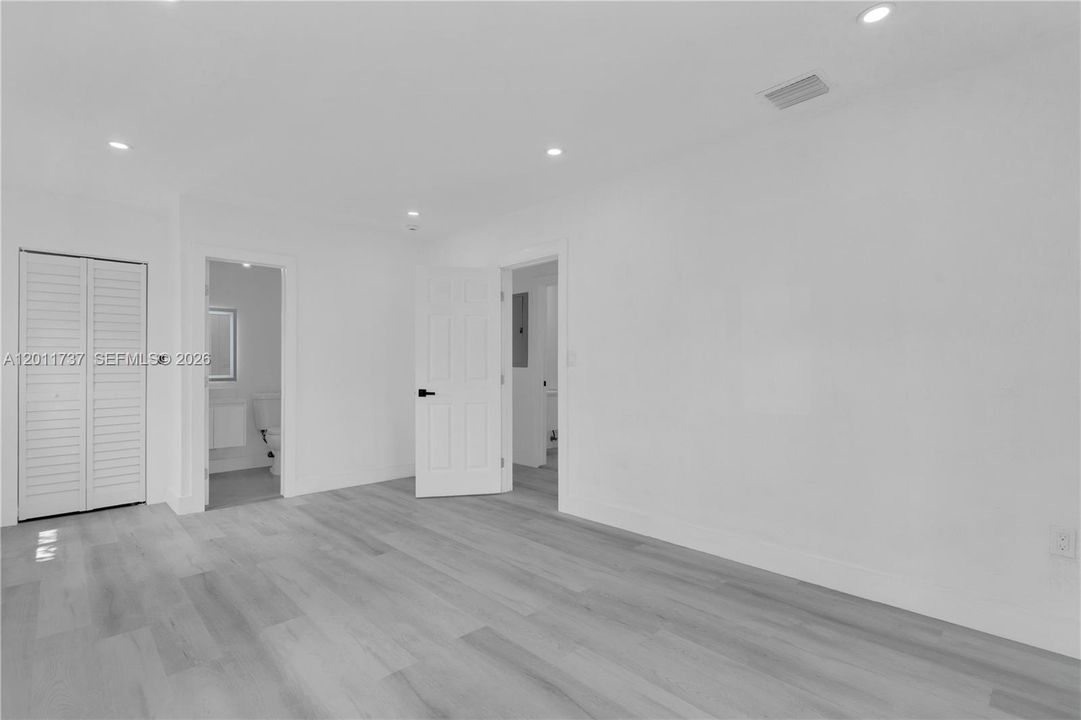 JR BEDROOM