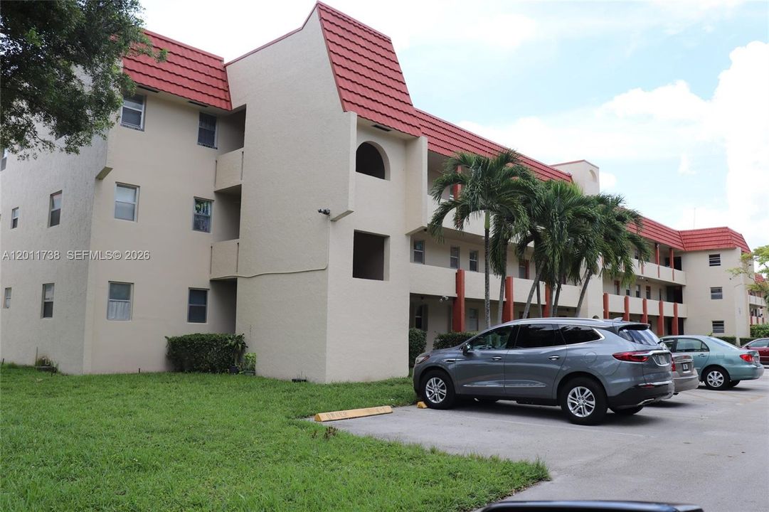 Activo con contrato: $115,000 (2 camas, 2 baños, 850 Pies cuadrados)