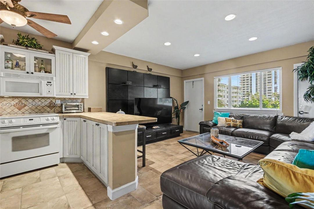 En Venta: $399,900 (1 camas, 1 baños, 690 Pies cuadrados)