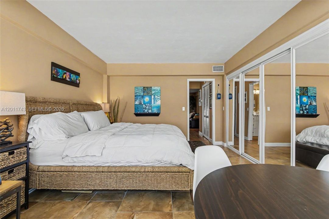 En Venta: $399,900 (1 camas, 1 baños, 690 Pies cuadrados)