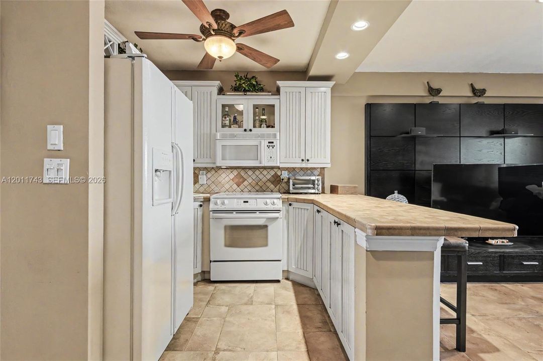En Venta: $399,900 (1 camas, 1 baños, 690 Pies cuadrados)