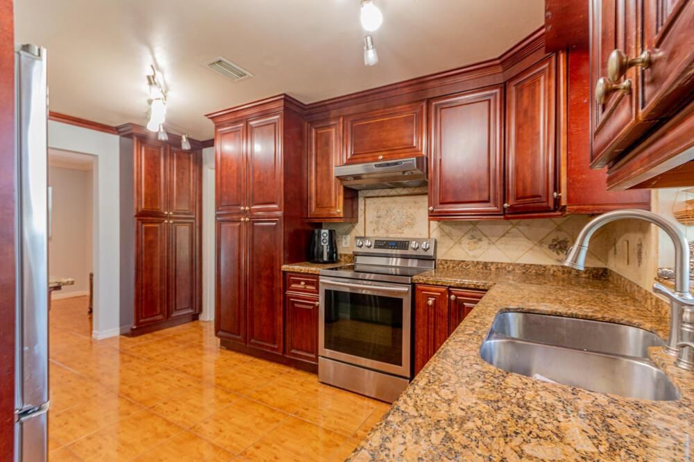 Kitchen (1)