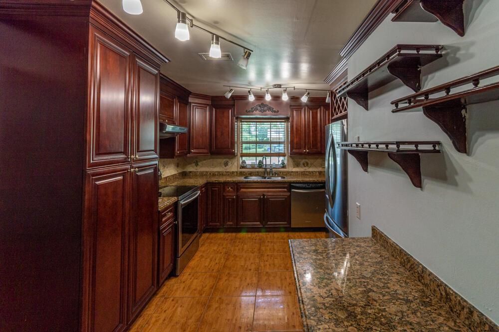 Kitchen (3)