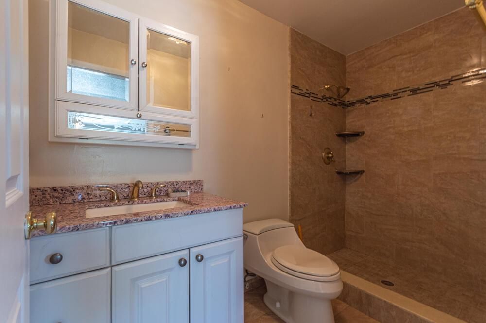 Master Bathroom (2)