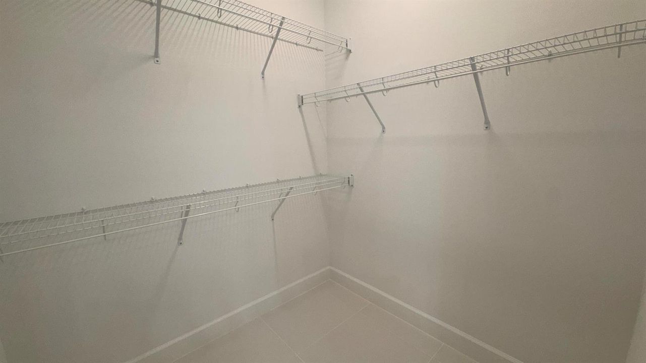 WALKING CLOSET 2