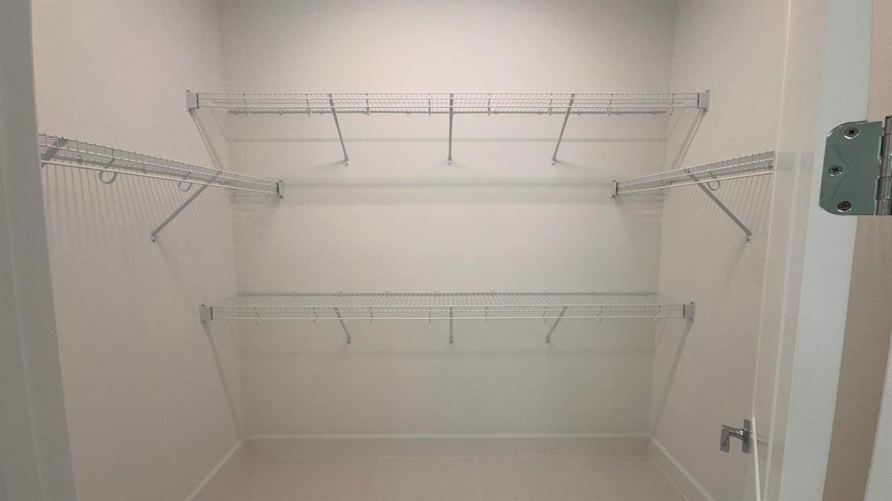 WALKING CLOSET 1