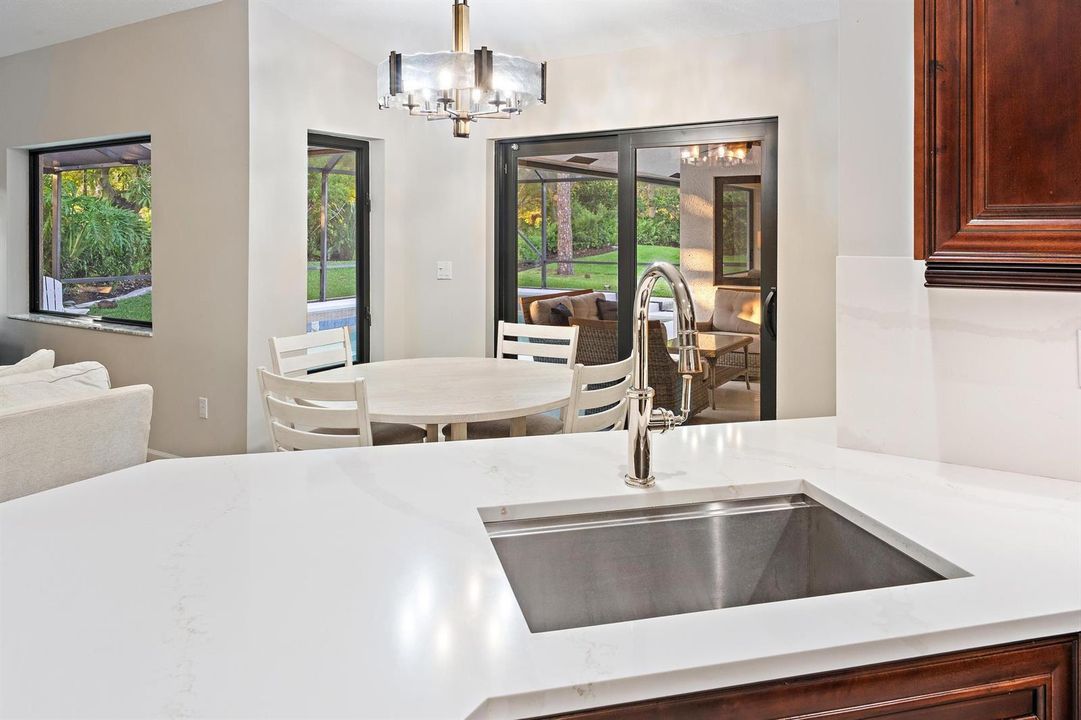 Kitchen/Breakfast Nook