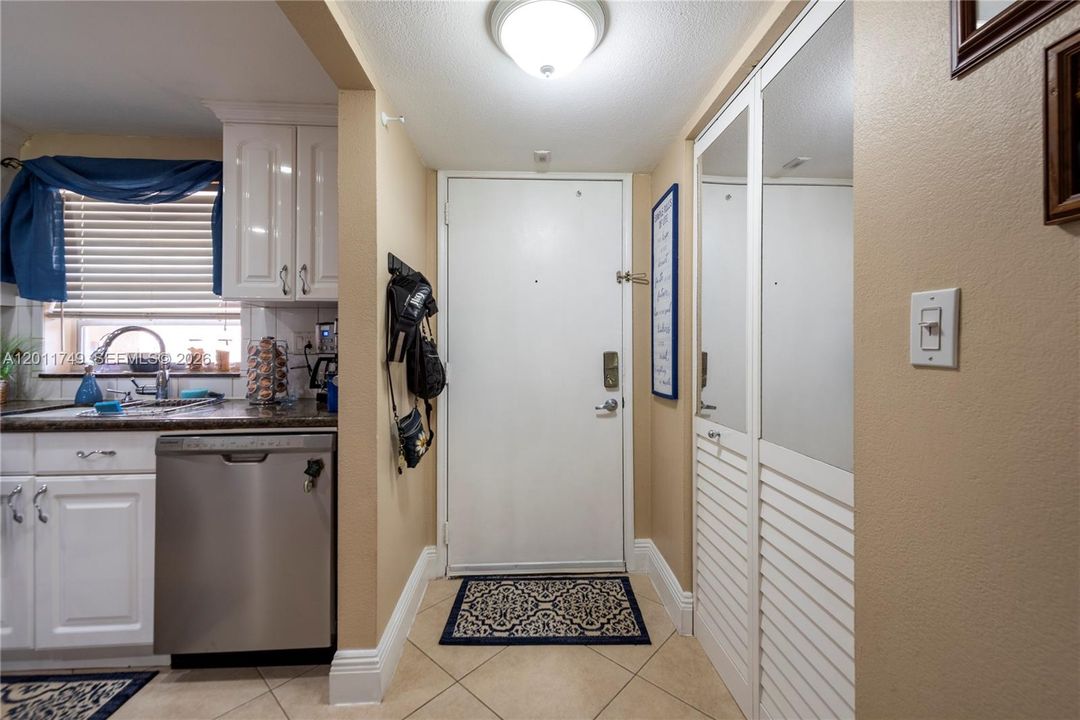 En Venta: $210,000 (2 camas, 2 baños, 950 Pies cuadrados)