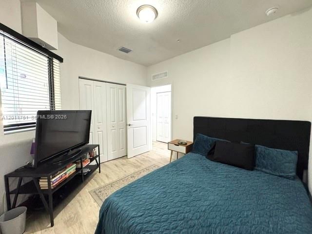For Rent: $2,700 (2 beds, 2 baths, 1384 Square Feet)