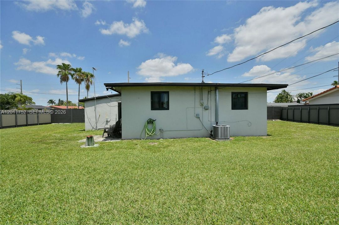 For Sale: $780,000 (3 beds, 2 baths, 1496 Square Feet)