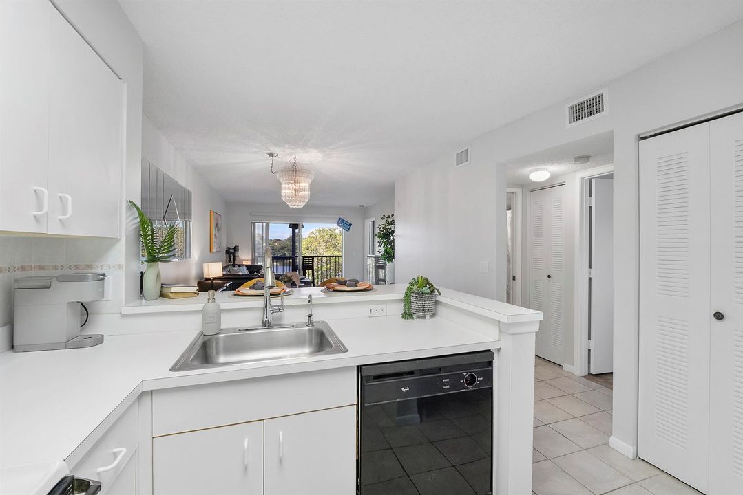 2236 N Cypress Bend Dr u311_004