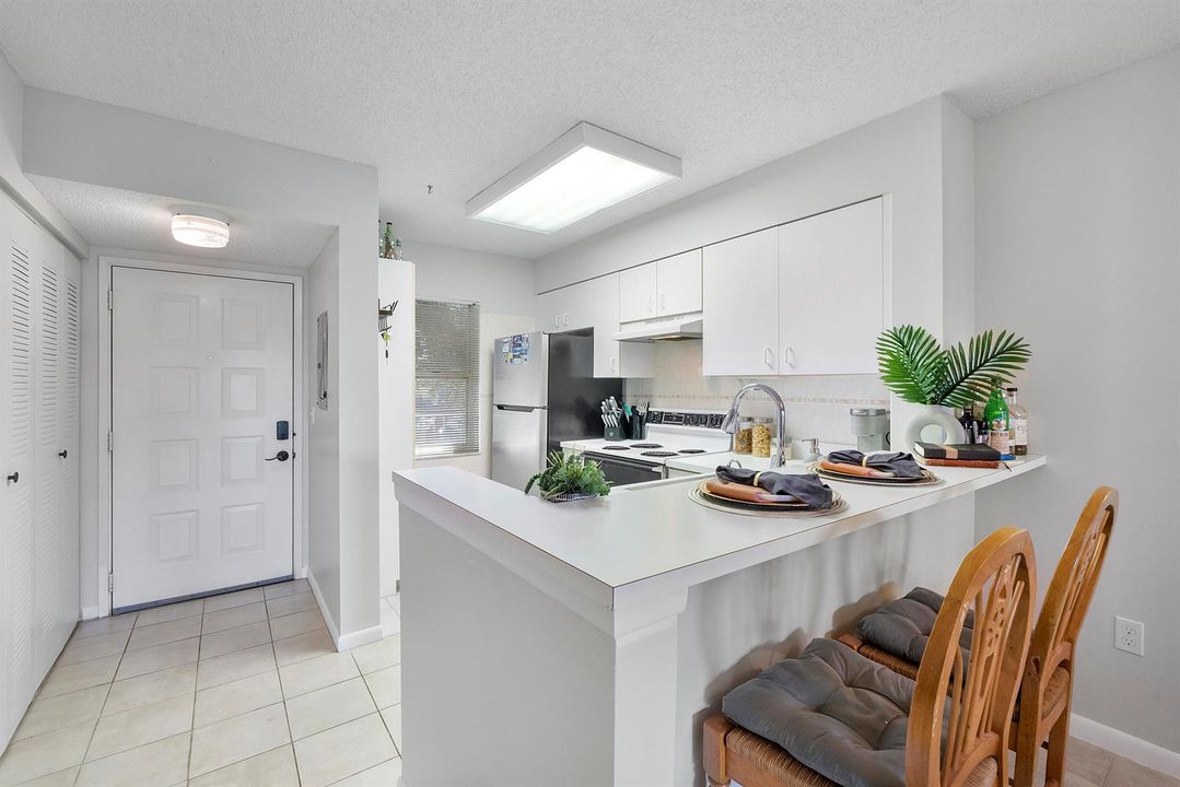 2236 N Cypress Bend Dr u311_002