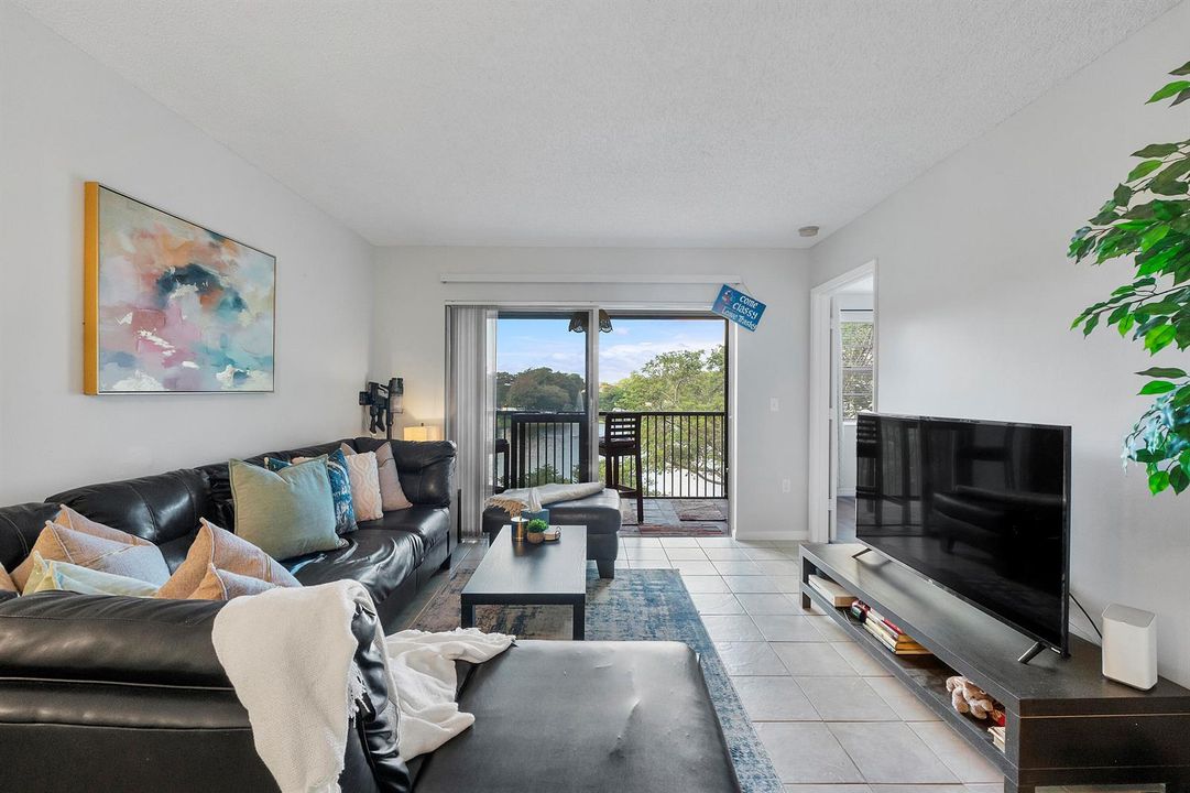 2236 N Cypress Bend Dr u311_008