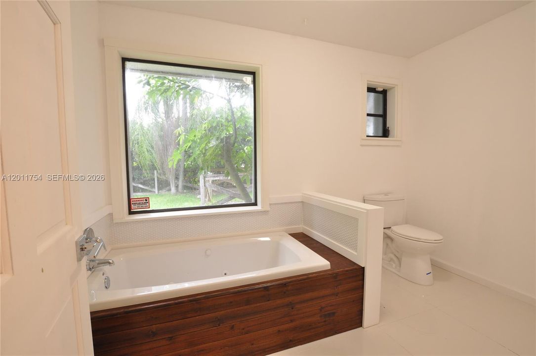 待售: $1,150,000 (5 贝兹, 3 浴室, 2596 平方英尺)