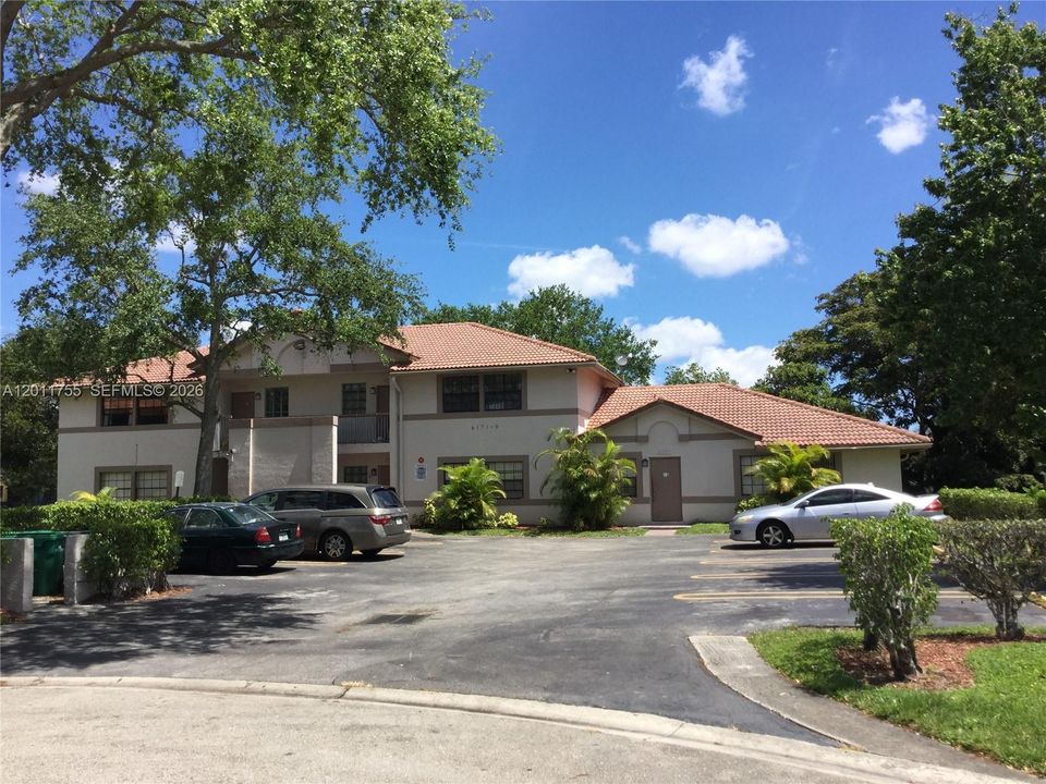 For Rent: $2,700 (3 beds, 2 baths, 5245 Square Feet)