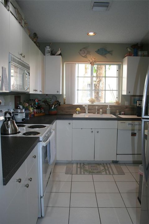 For Sale: $539,900 (3 beds, 2 baths, 2006 Square Feet)