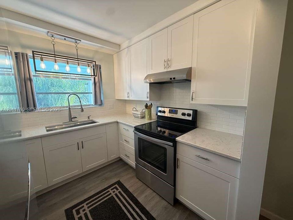 For Rent: $1,850 (2 beds, 1 baths, 924 Square Feet)