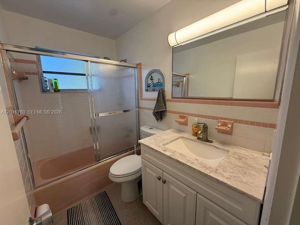 For Rent: $1,850 (2 beds, 1 baths, 924 Square Feet)