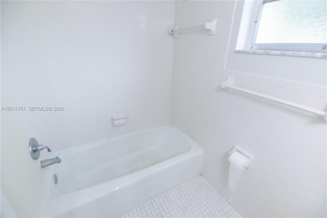 For Rent: $1,500 (1 beds, 1 baths, 608 Square Feet)