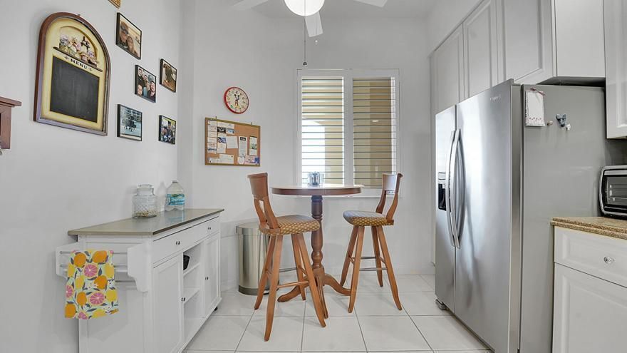02 9 Kitchen w Bistro table and butcherb