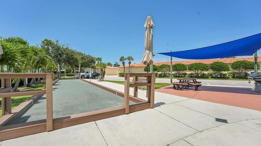 02 30 Bocce and Covered gas grills