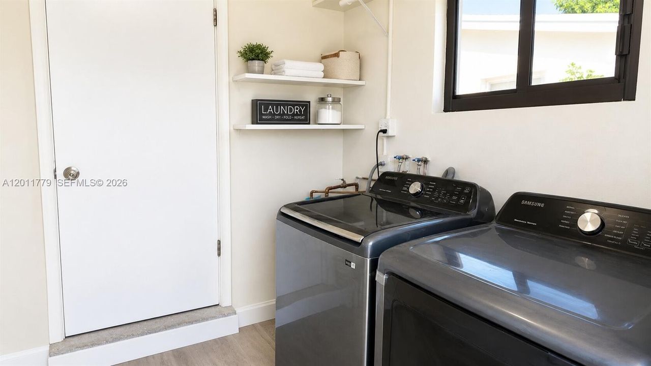 Active With Contract: $3,600 (3 beds, 2 baths, 1176 Square Feet)