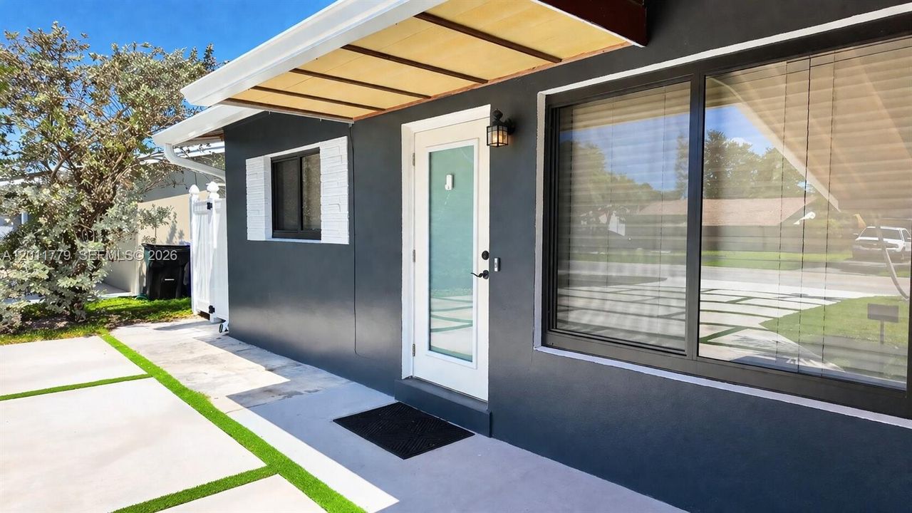 Active With Contract: $3,600 (3 beds, 2 baths, 1176 Square Feet)
