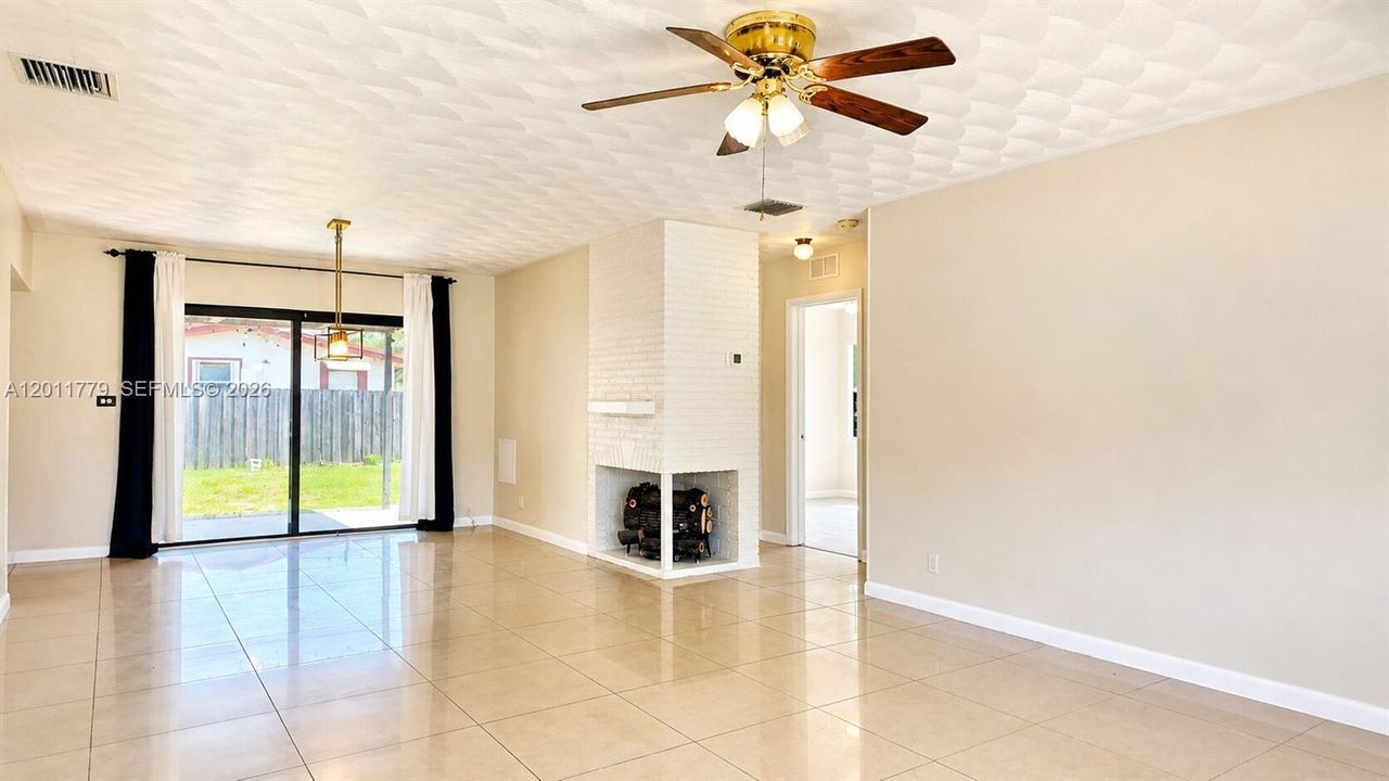 Active With Contract: $3,600 (3 beds, 2 baths, 1176 Square Feet)