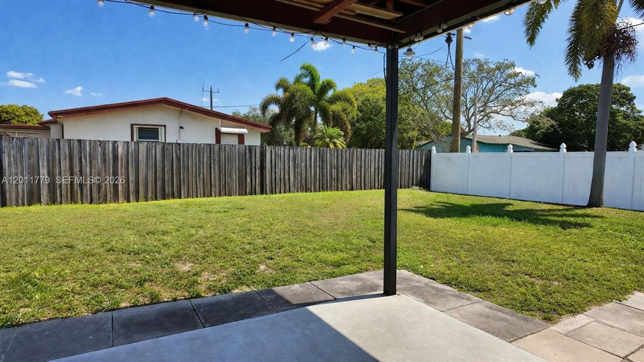 Active With Contract: $3,600 (3 beds, 2 baths, 1176 Square Feet)