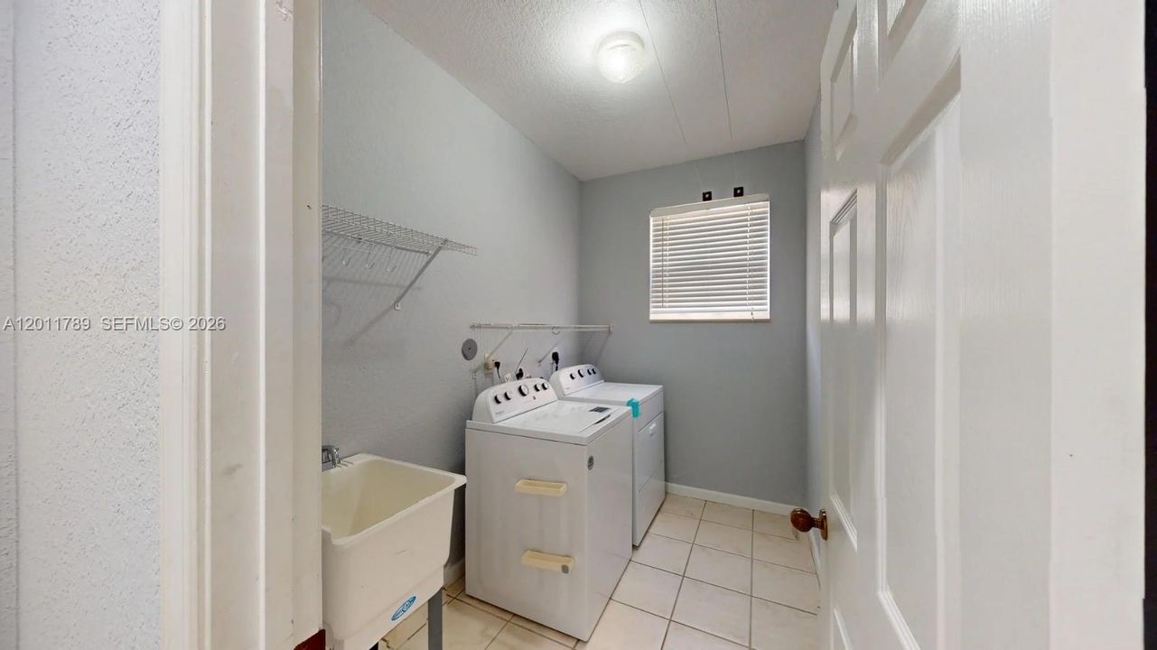 Activo con contrato: $5,500 (5 camas, 3 baños, 2560 Pies cuadrados)