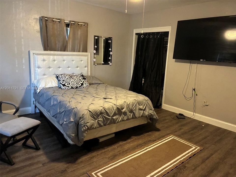 For Sale: $515,000 (2 beds, 1 baths, 1116 Square Feet)