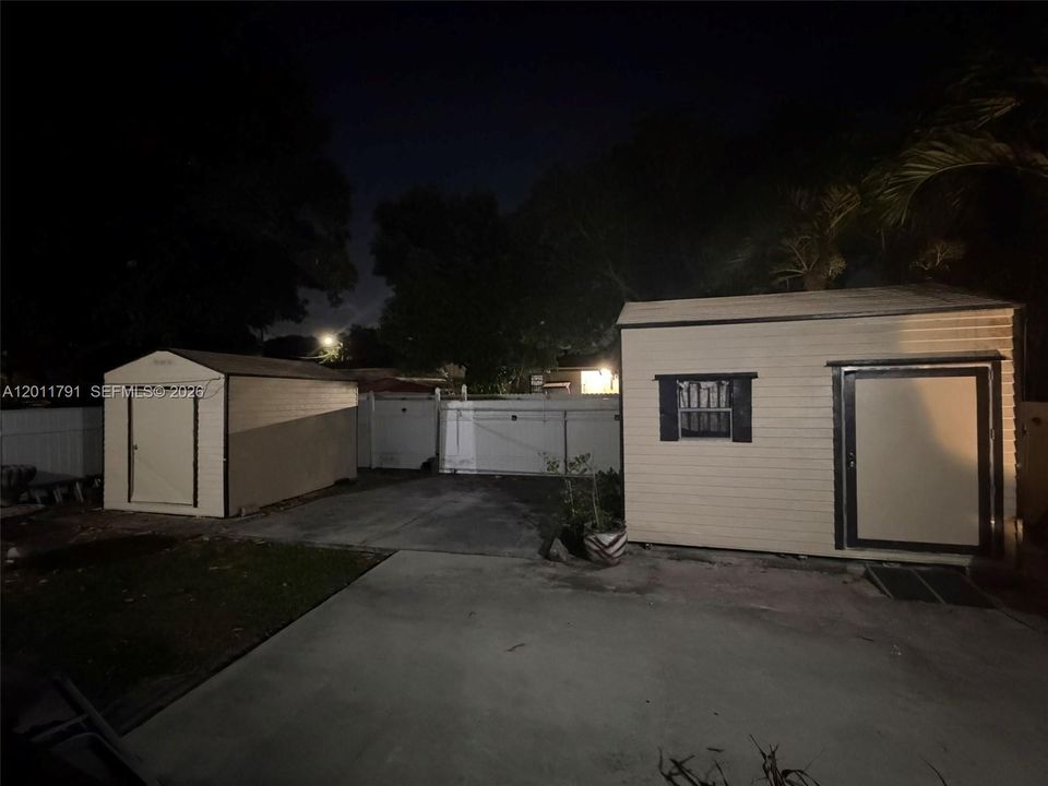 For Sale: $515,000 (2 beds, 1 baths, 1116 Square Feet)