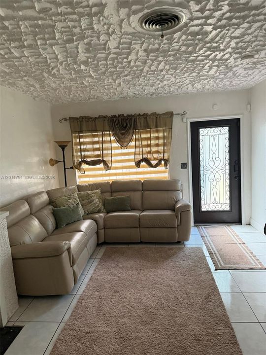 На продажу: $515,000 (2 спален, 1 ванн, 1116 Квадратных фут)